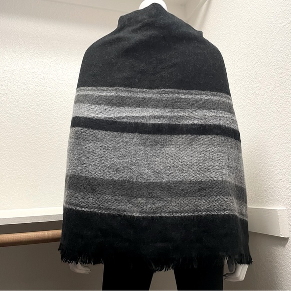 ZARA Scarf/Shawl/Blanket/Wrap Accessory Blk/White/Gray - Picture 3 of 6